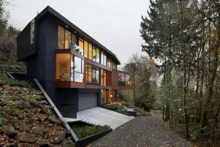 Backside Exterior of edward cullen house from twilight with driveway