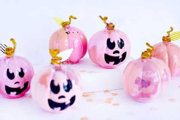 Marbled Pumpkins Halloween Decoration Idea