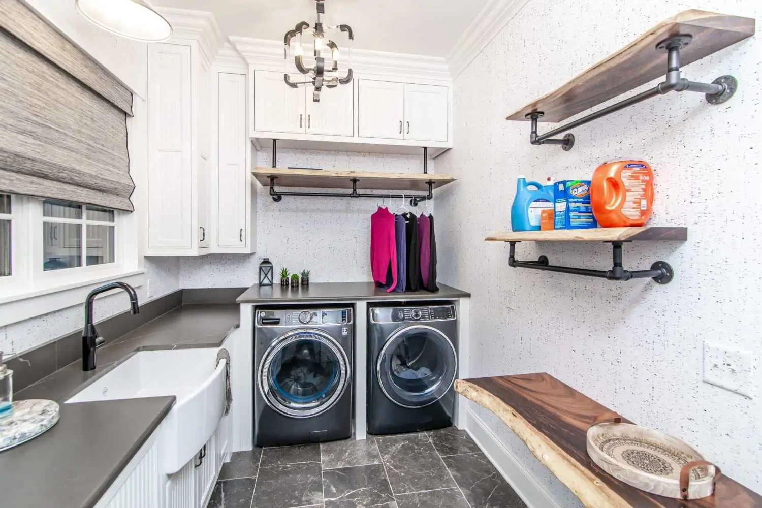 Small Farmhouse Laundry Room Ideas That Are Rustic and Modern